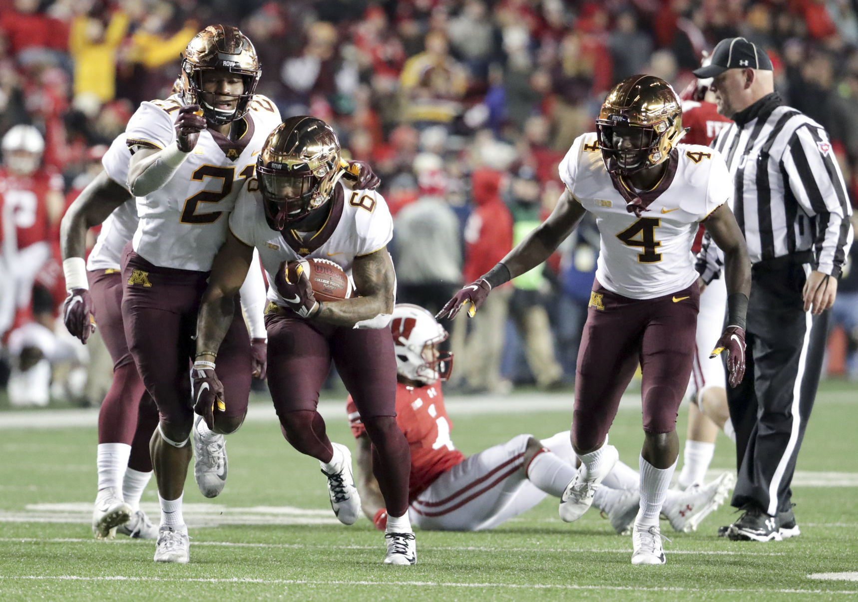 Golden Gophers 37, Badgers 15